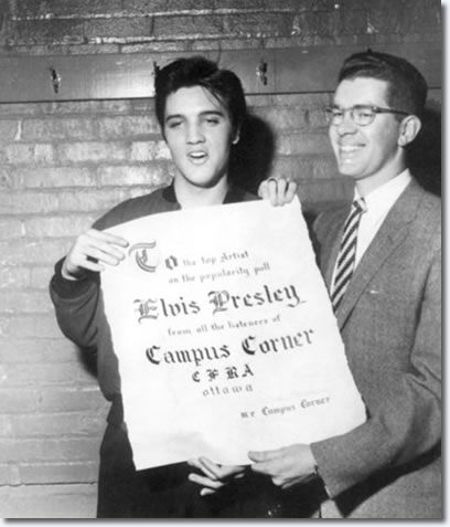 After the interview Gord presented Elvis with a scroll on behalf of all the listeners of radio show.