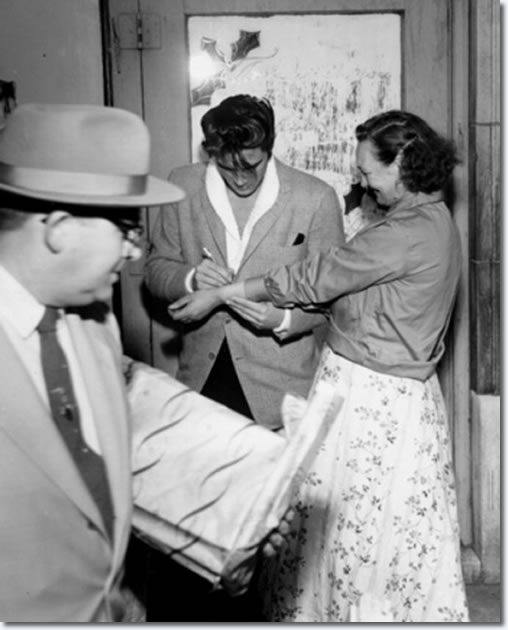 An unidentified woman approached Elvis Presley at Goodfellows headquarters Dec. 16, 1957, with a request: 'Elvis, please autograph my arm!'. 
