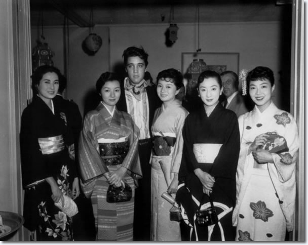Yumi Shirakawa, Hideko Takamine, Elvis, Yoko Minamida, Misako Uji and Yumiko Hasegawa meeting Elvis.