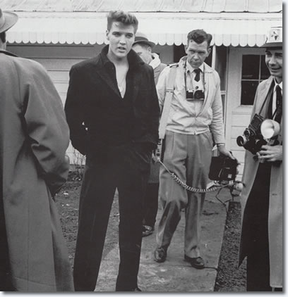 Elvis Presley at Graceland : March 7, 1960.