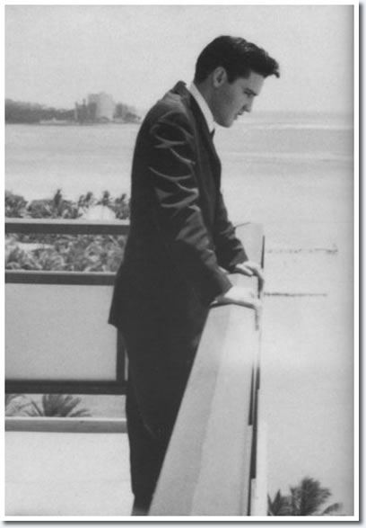 Elvis Presley : Hilton Hawaiian Village Hotel : Honolulu, Hawaii March 1961.