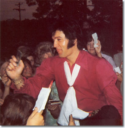 Elvis at Graceland with his fans July 1970