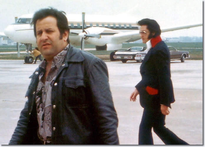 Joe Esposito with Elvis Presley at the Memphis airport : March 18, 1974