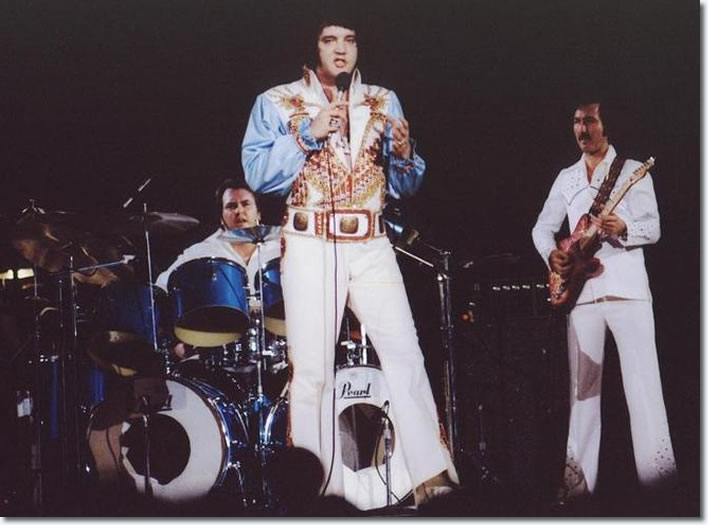 Larry Londin, Elvis Presley and James Burton - 20th March 1976 Evening show in Charlotte