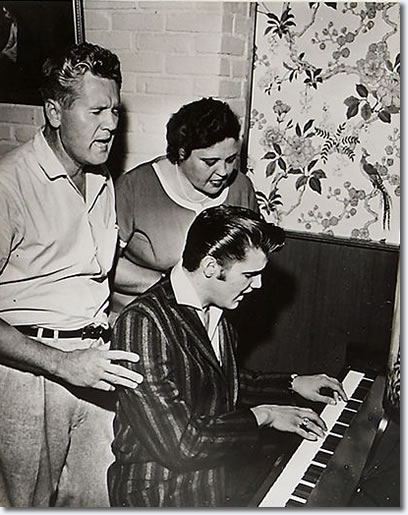 Vernon, Gladys and Elvis Presley sing at the piano : 1034 Audubon Drive House : June 17, 1956.