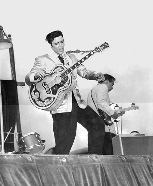 Elvis Presley in concert, Hawaii November 10, 1957 .