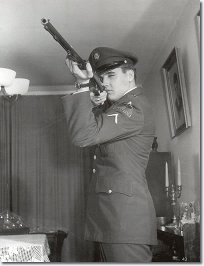 Elvis with rifle, March 1959, Germany