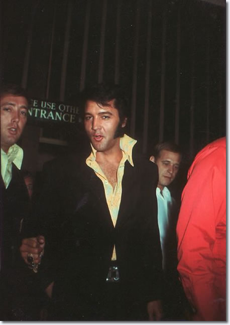 Richard Davis, Elvis Presley and Felton Jarvis at Caesar's Palace in Las Vegas, Nevada : August 6, 1970. 