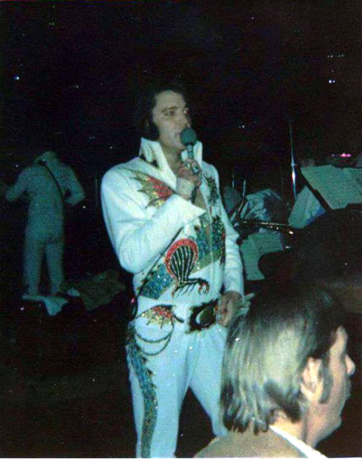 Elvis Presley : October 4, 1974 (8:30 pm) Detroit, MI.