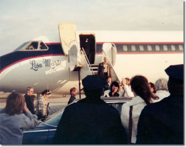 Elvis arriving in St Louis, MO on The Lisa Marie, March 22, 1976 for the last show of his first tour of 1976.