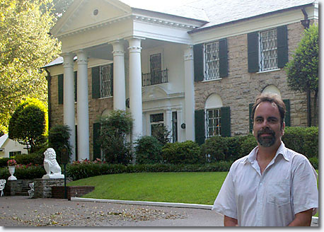 2007 ... Elvis Presley's house hasn't changed, and Scott reckons he hasn't either.